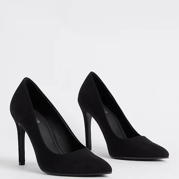 Pointed toe stiletto pump from Torrid. - Picture 2 of 5